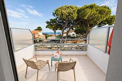 Chambre avec terrasse plein sud et vue mer – Hôtel Le Kallisté Hyères