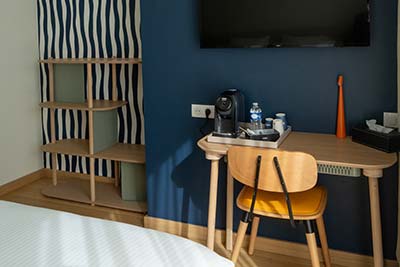 Chambre accessible PMR avec terrasse vue mer – Hôtel Le Kallisté Hyères